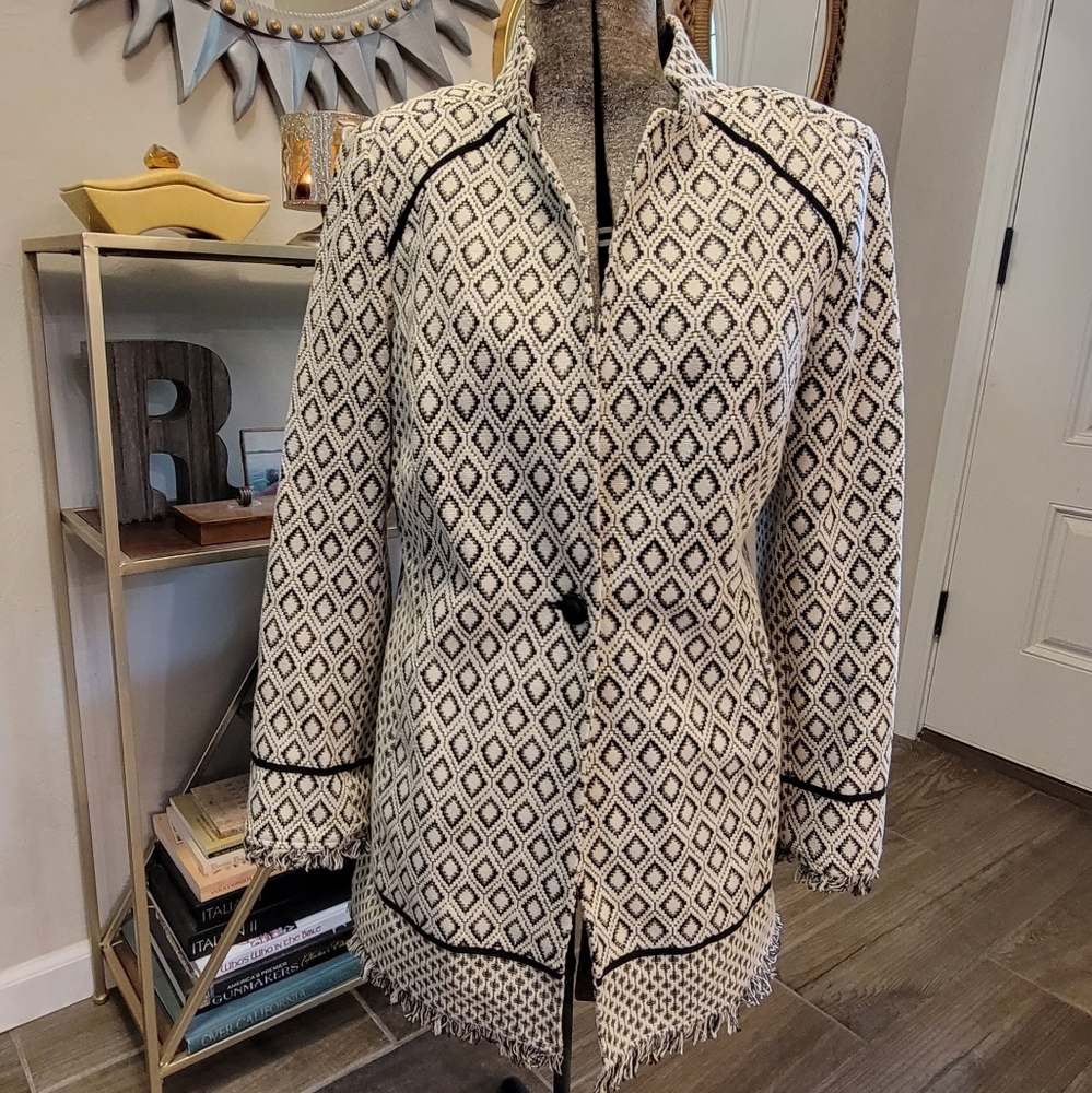 Chico's Suit Jacket in Cream, Black and Gold Size 1